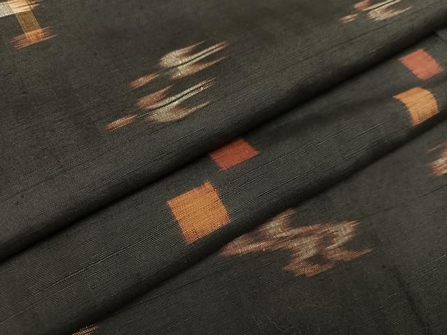 平和屋着物○国指定重要無形文化財 本場久米島紬 手織 琉球絣文様 正絹  