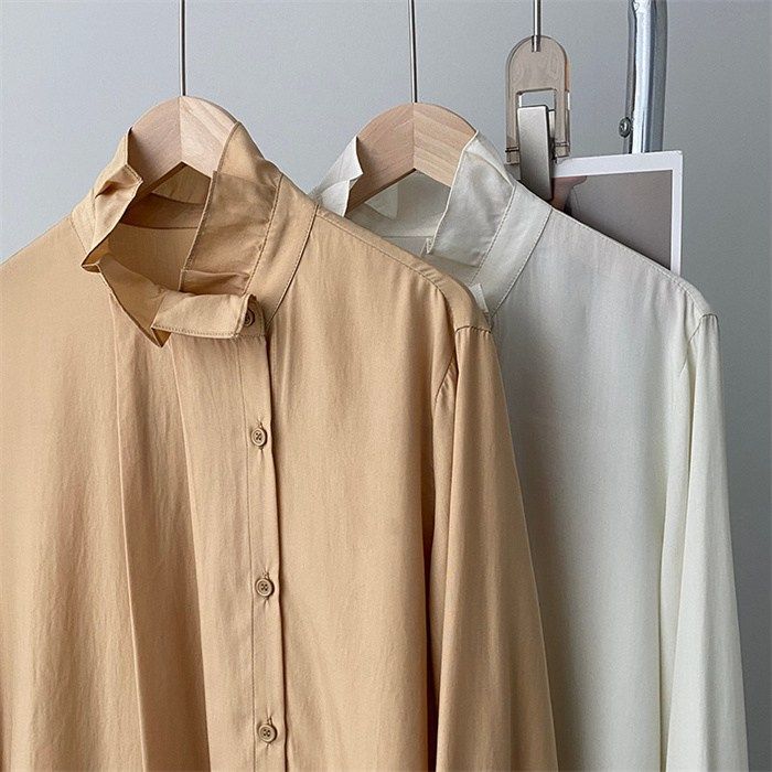 美品✨人気　オーガ　OHGA 裾フリルブラウス　長袖　ホワイト　近年　フレア 美品✨人気 オーガ OHGA 裾フリルブラウス 長袖 ホワイト 近年