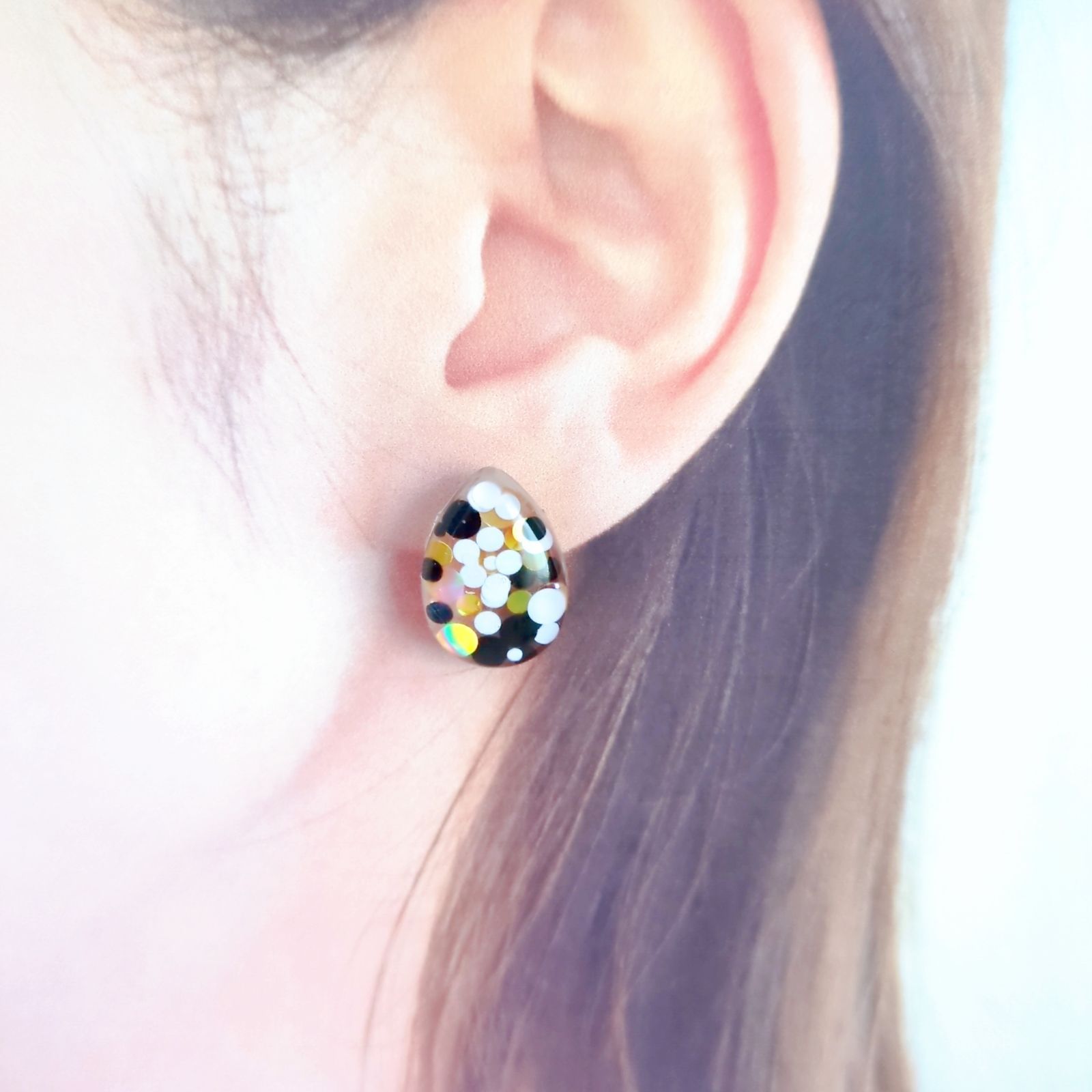 No.109 レジン しずく型 カラフル ホロ ピアス イヤリング - メルカリ 