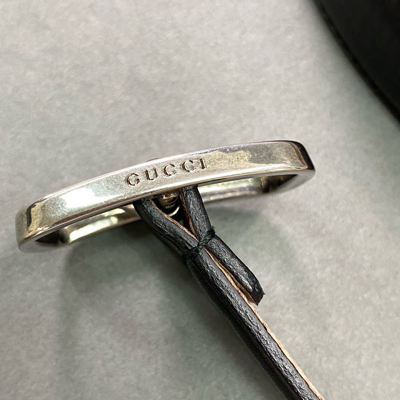 GUCCI シルバー レザー ベルト f4② 《美品》 GUCCI グッチ シルバーピンバックル レザーベルト