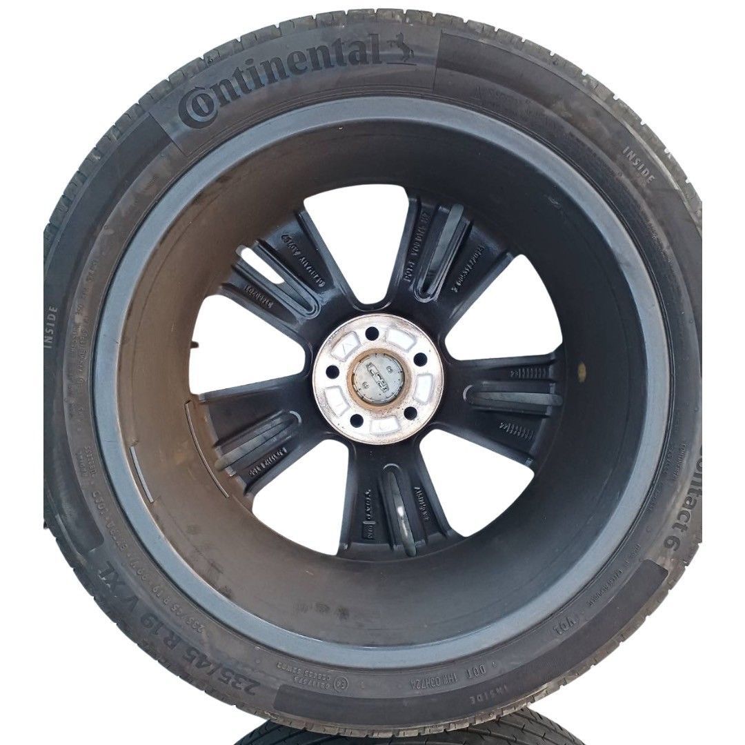 VOLVO V60 純正アルミホイール 235/45 R19 新品同様