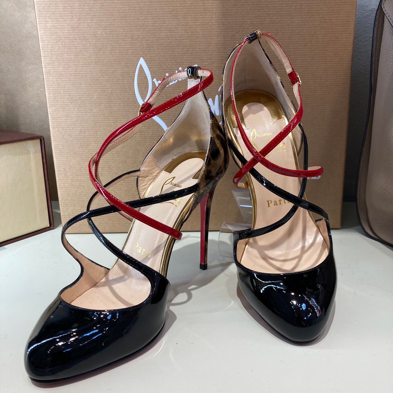 【全額返金保証・送料無料】ルブタンのパンプス・正規品・美品・レオパード・豹柄Rozenaの靴一覧