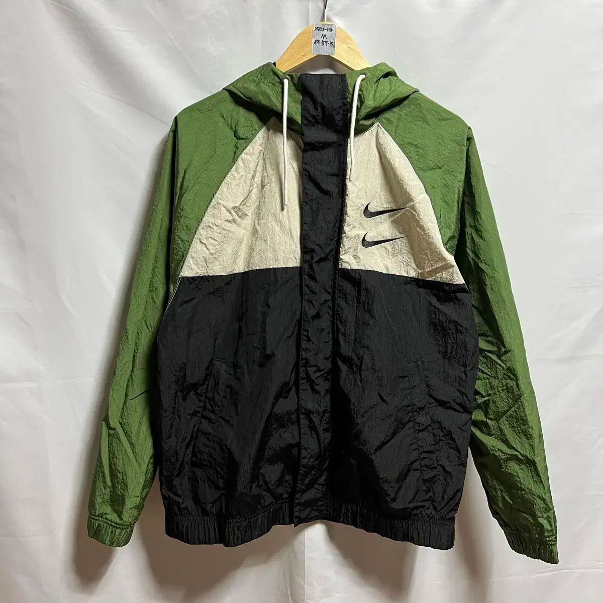 純正品/ M Nike(ナイキ） ダブルスウッシュ 緑 ウインドブレーカー
