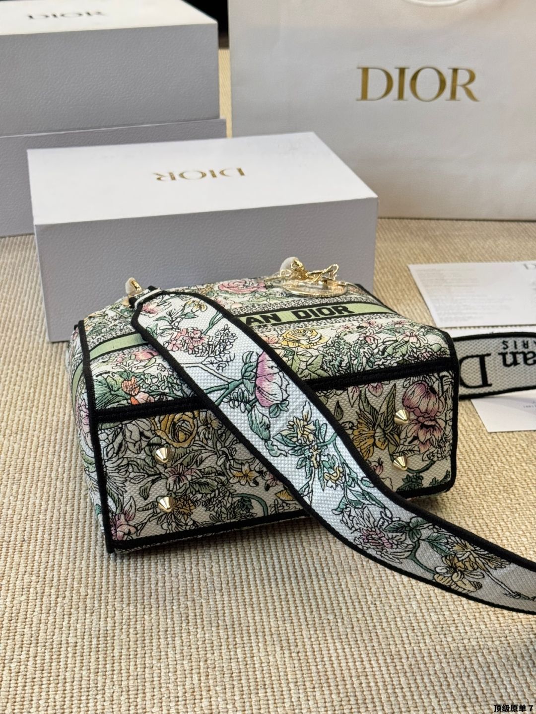 Dior ディオール 花刺繍 トロッター 総柄 pvc レザー カード 名刺入れ Dior ディオール 花刺繍 トロッター 総柄 pvc レザー カード