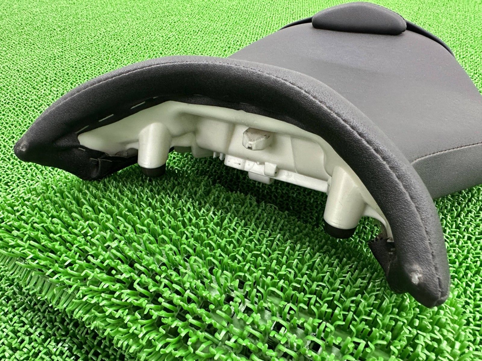 MT-10 シート B67 ヤマハ 純正 バイク 部品 RN50J MT10 シートバンド付 修復素材に シートベース良好 車検 Genuine Bi