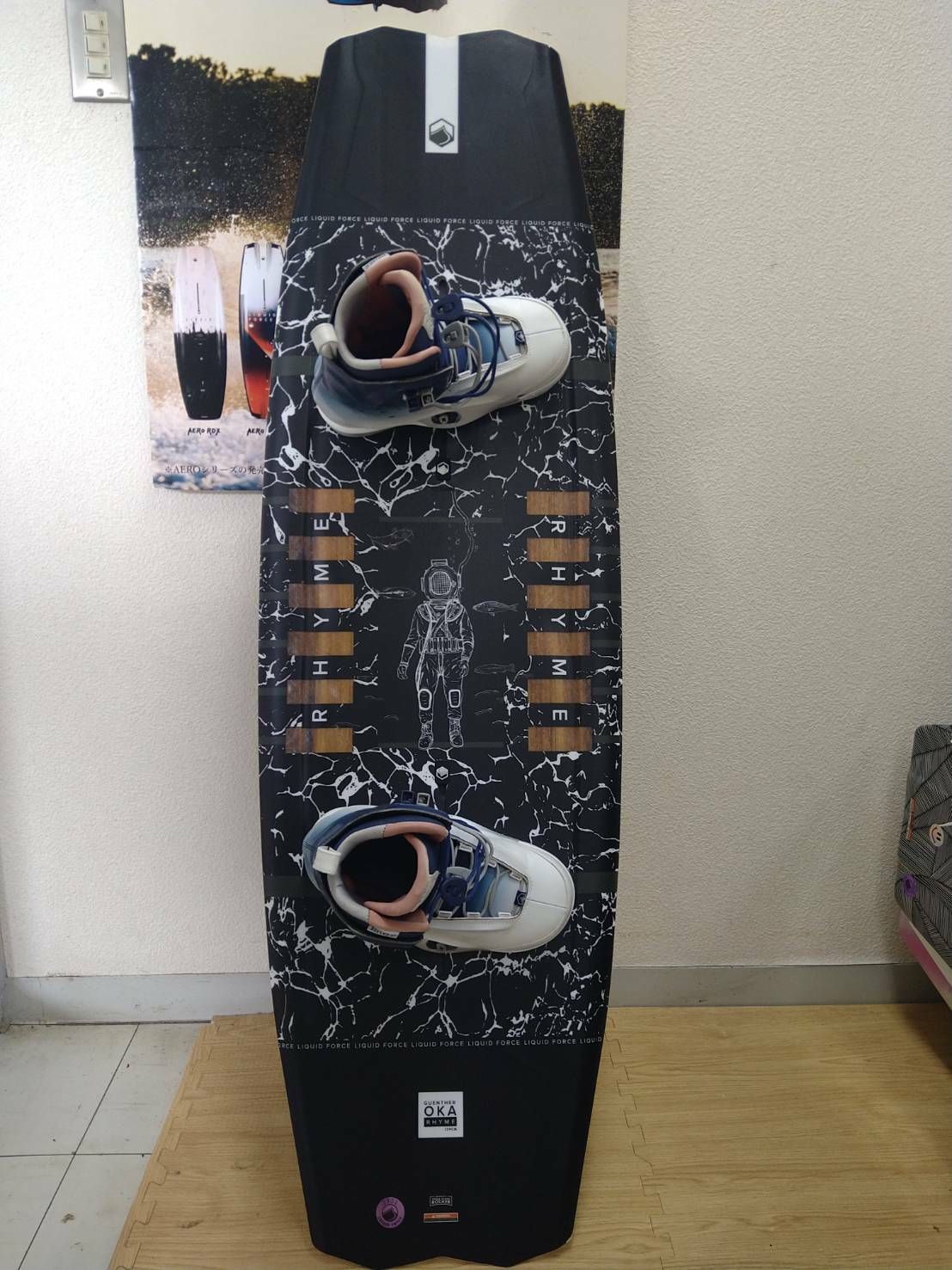 【70％以上OFF!!】リキッドフォース ボード＆ブーツ 2点セット 正規品 ウェイクボード ボード 新品未使用 ブーツ 美品 Harley Clifford Ganther