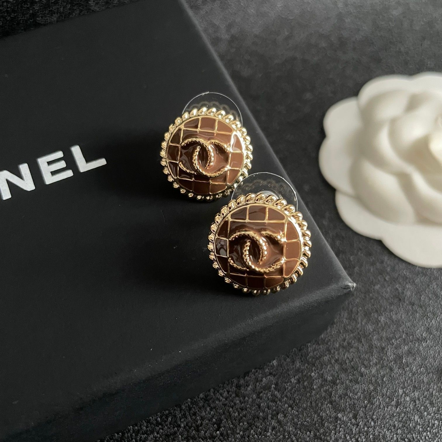 【アンティーク調で可愛い♡】シャネル CHANEL ピアス 今日特価】Chanel ヴィンテージ アルファベットピアス 送料無料