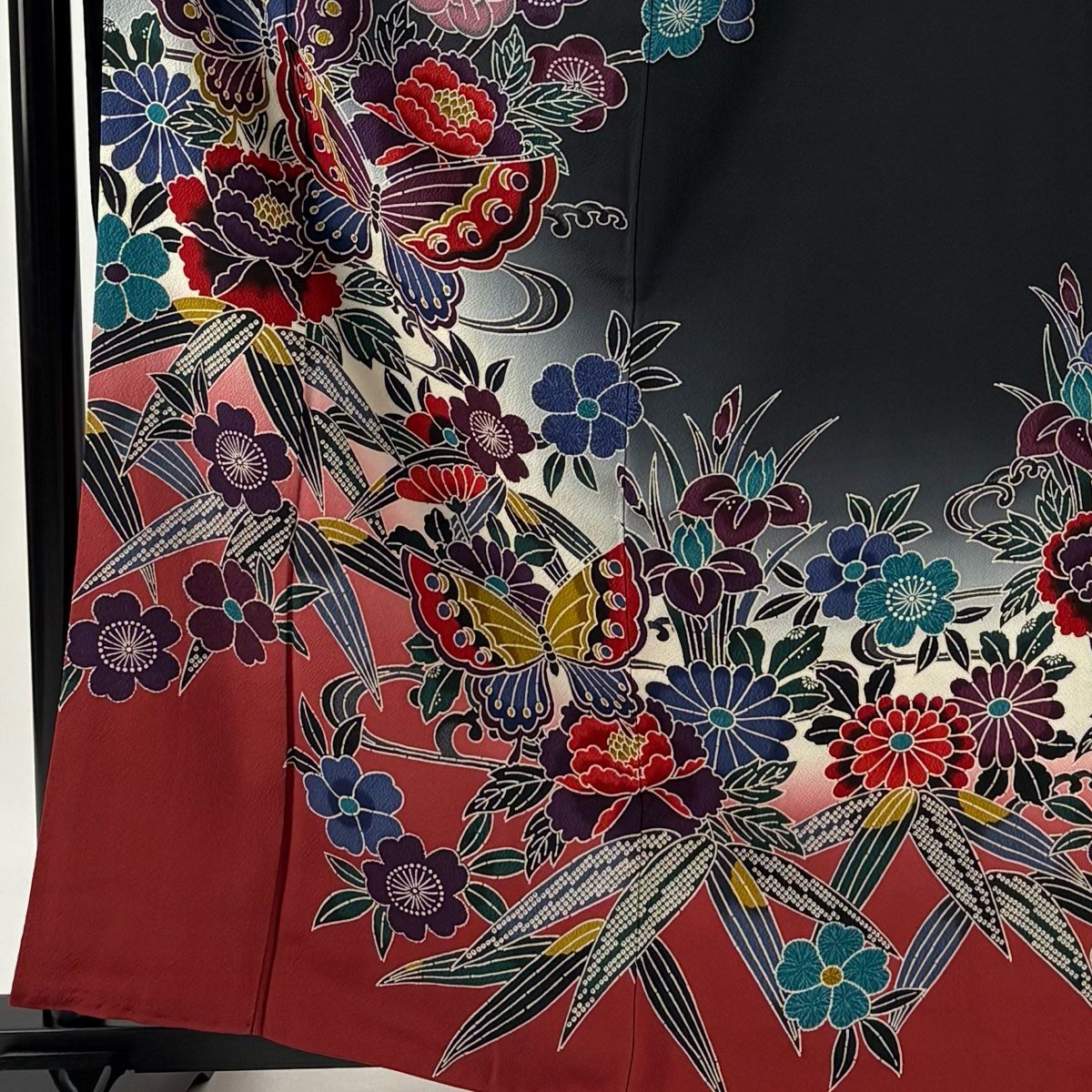 振袖 身丈162cm 裄丈65.5cm M 袷 蝶 草花 染分け ぼかし 墨色 正絹
