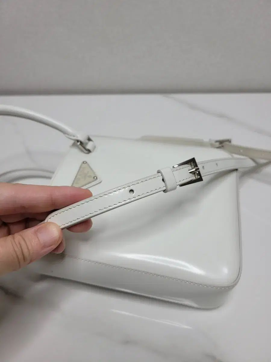 サマーセール。 最低価格 プラダ ブラッシュド トートバッグ クロスバッグ ホワイト 【熱い販売】