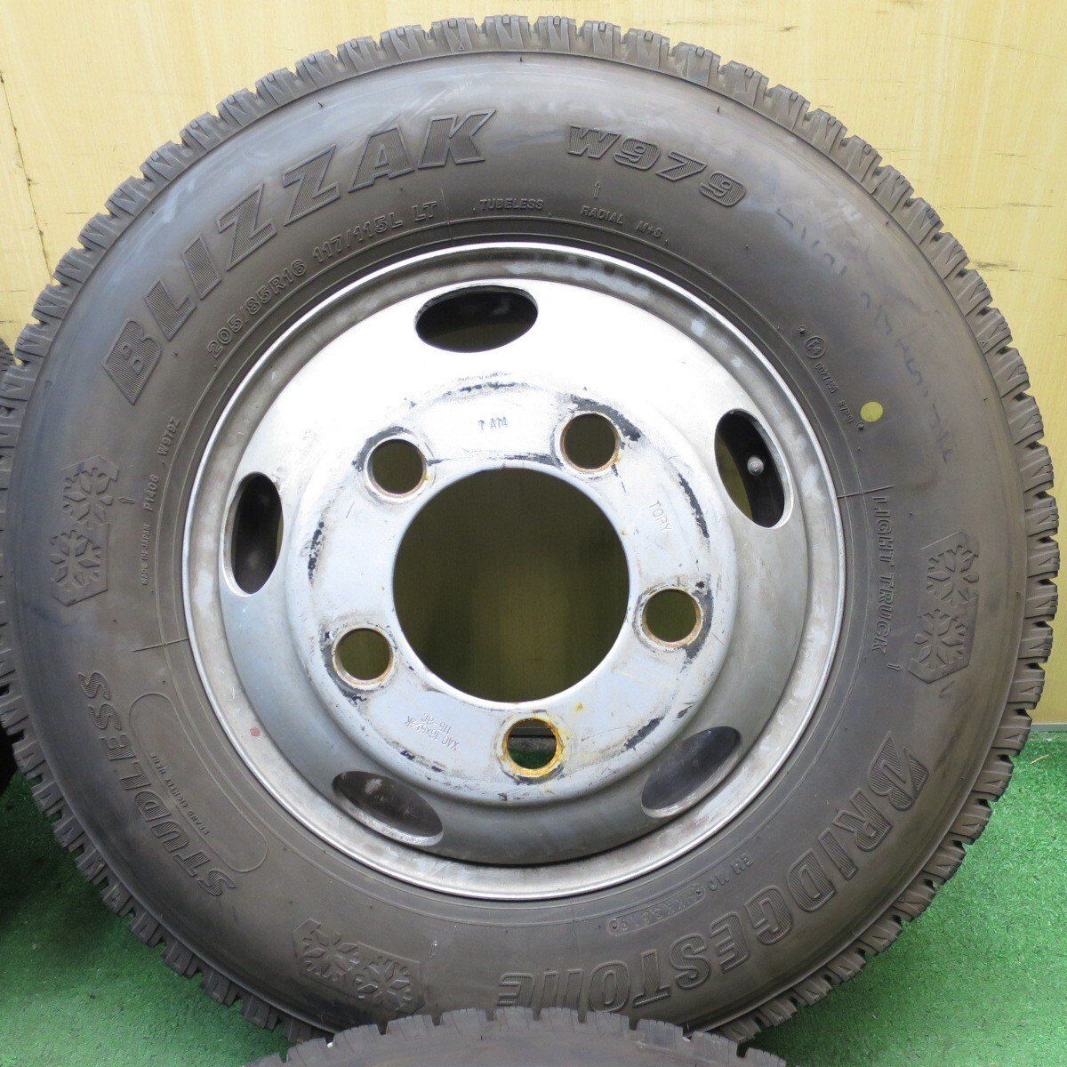 4本☆トラック タイヤ 205/85R16 117/115L スタッドレス ブリヂストン 