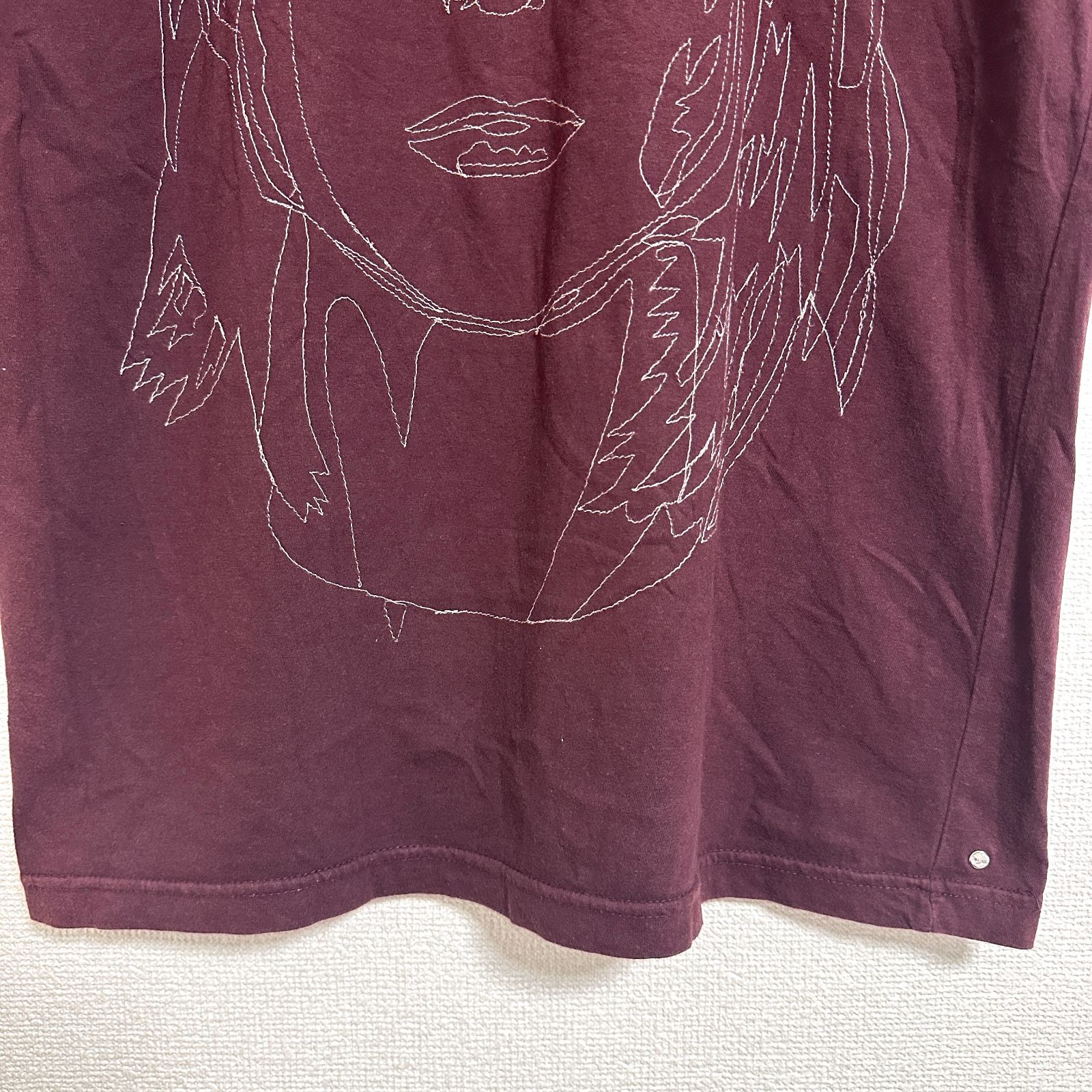 BLESS N°09 Stitched Starcut フェイス刺繍Tシャツ M ブラウン 