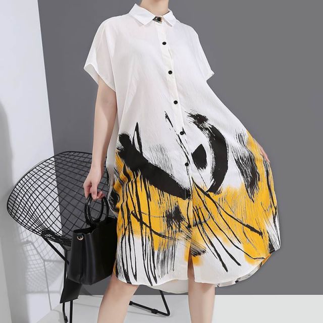 オーバーサイズ シャツワンピース モダン プリント ワンピース 膝下 ロング ロング丈 袖あり 半袖 ドルマンスリーブ 襟付き ワイド アシンメトリー 前開き 大人可愛い きれいめ カジュアル 大人 おしゃれ お洒落 アジアン 大人女子 こなれ感 ラフ マニッシュ キュート ルーズ オーバーサイズ シャツワンピース モダン プリント ワンピース 膝下