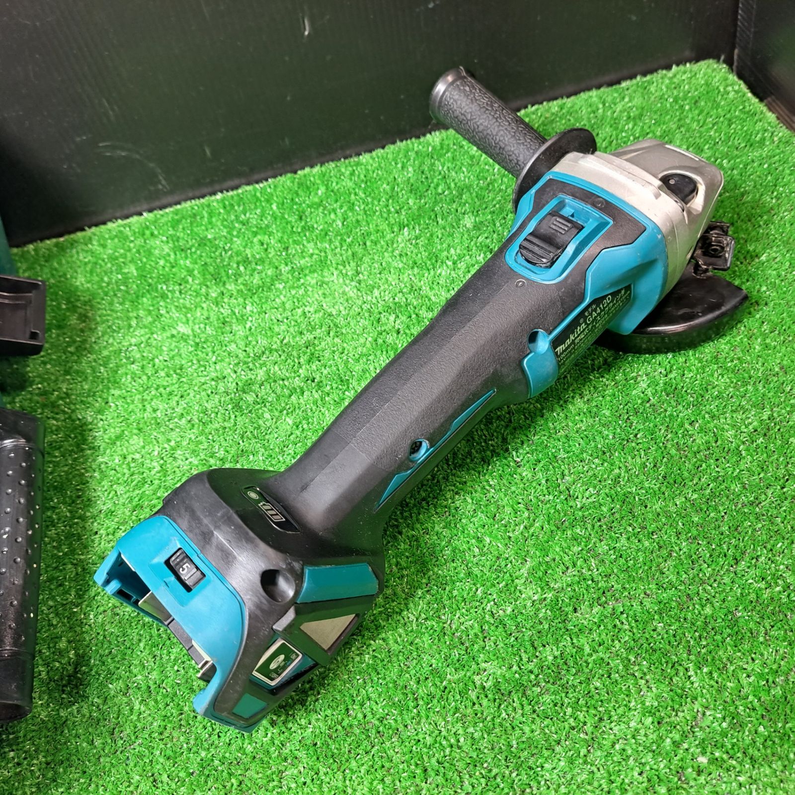 100mmコードレスディスクグラインダ GA412DRGX