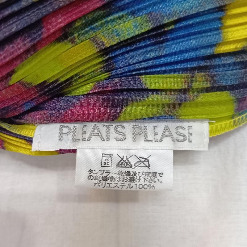 PLEATS PLEASE