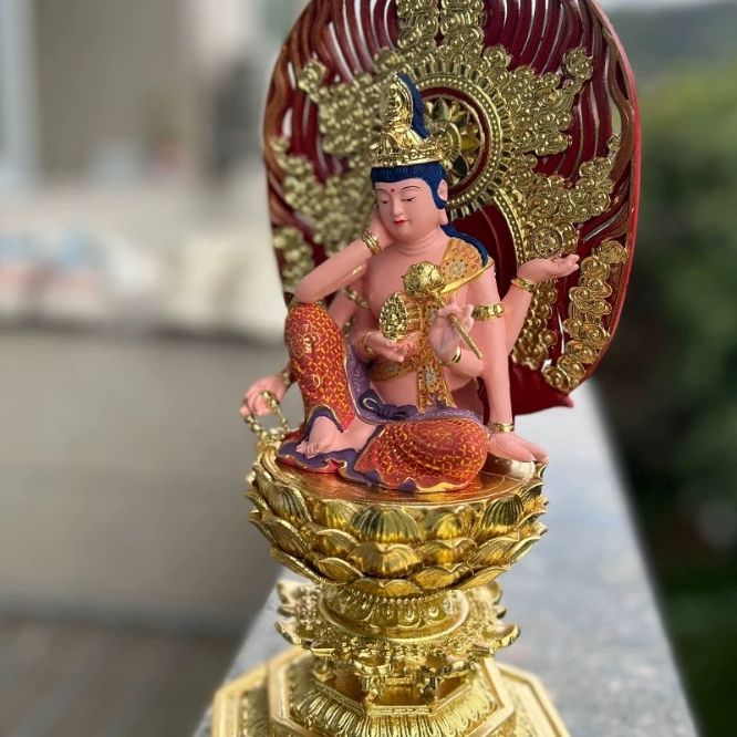 仏像【如意輪観音菩薩】 桧木製高級木彫り 極彩色 総高32cm