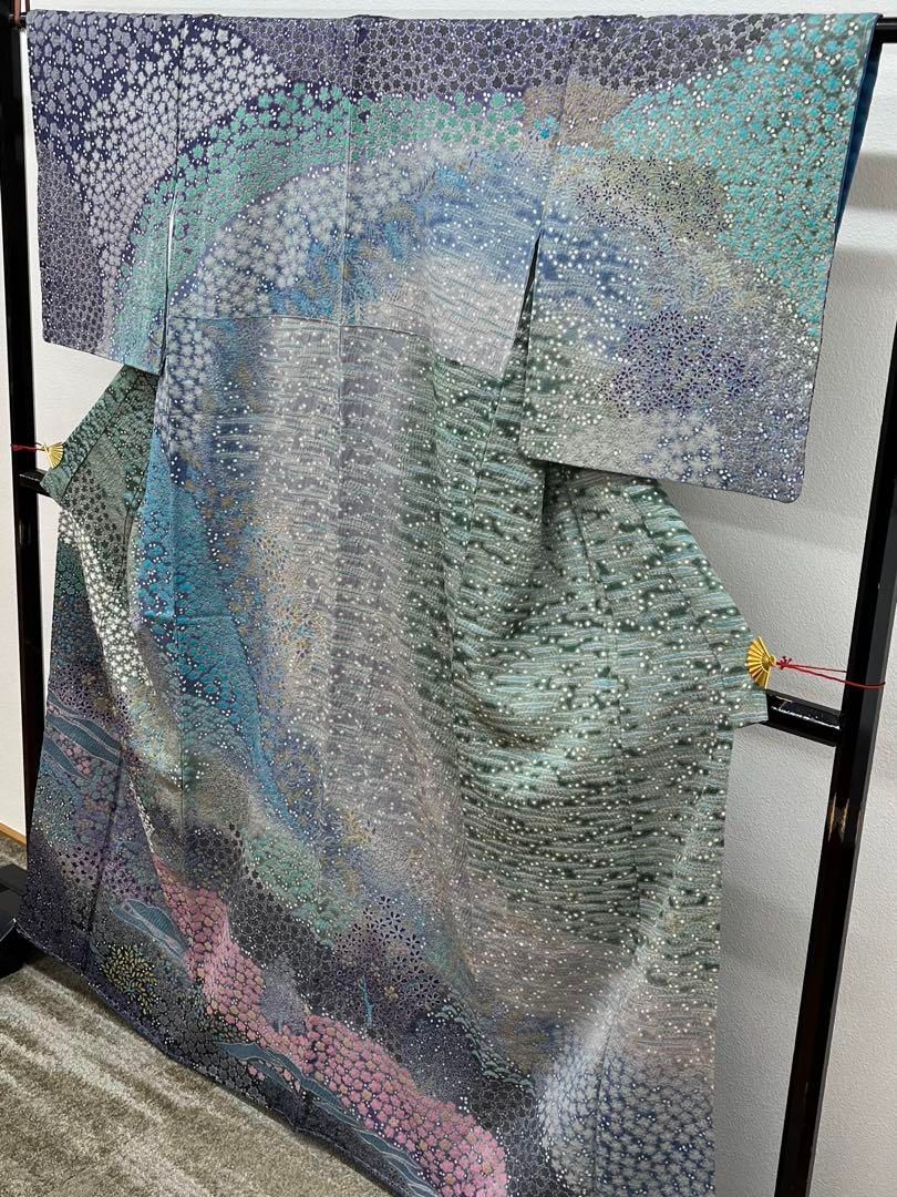 滝泰謹製 落款入 訪問着 おぼろ染 絞り 銀通し 刺繍 正絹 躾糸付き X319 滝泰謹製 落款入 訪問着 おぼろ染 絞り 銀通し 刺繍 正絹 躾糸付き