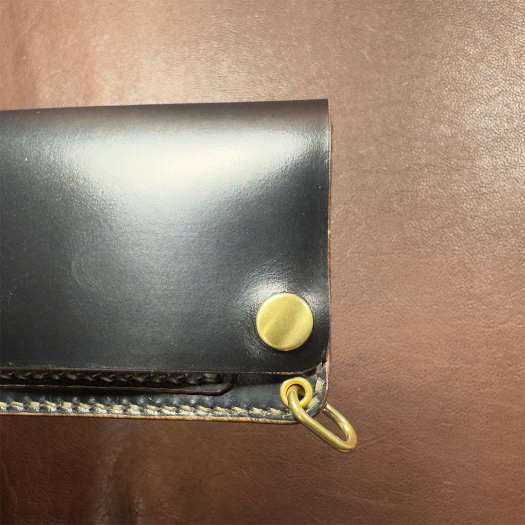 ブラック茶芯｜ミドルトラッカーウォレット