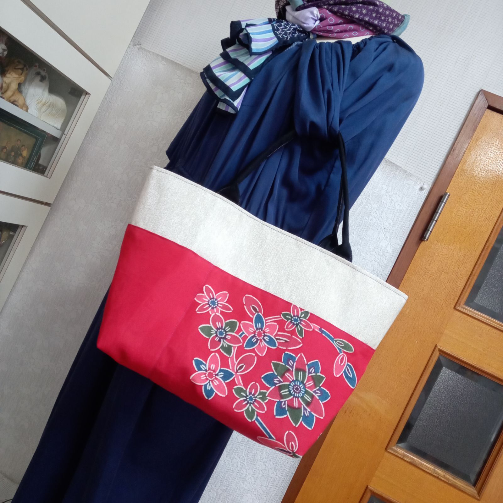正絹帯リメイク☆横型大きめトートバッグ☆抽象花柄チェリーピンク