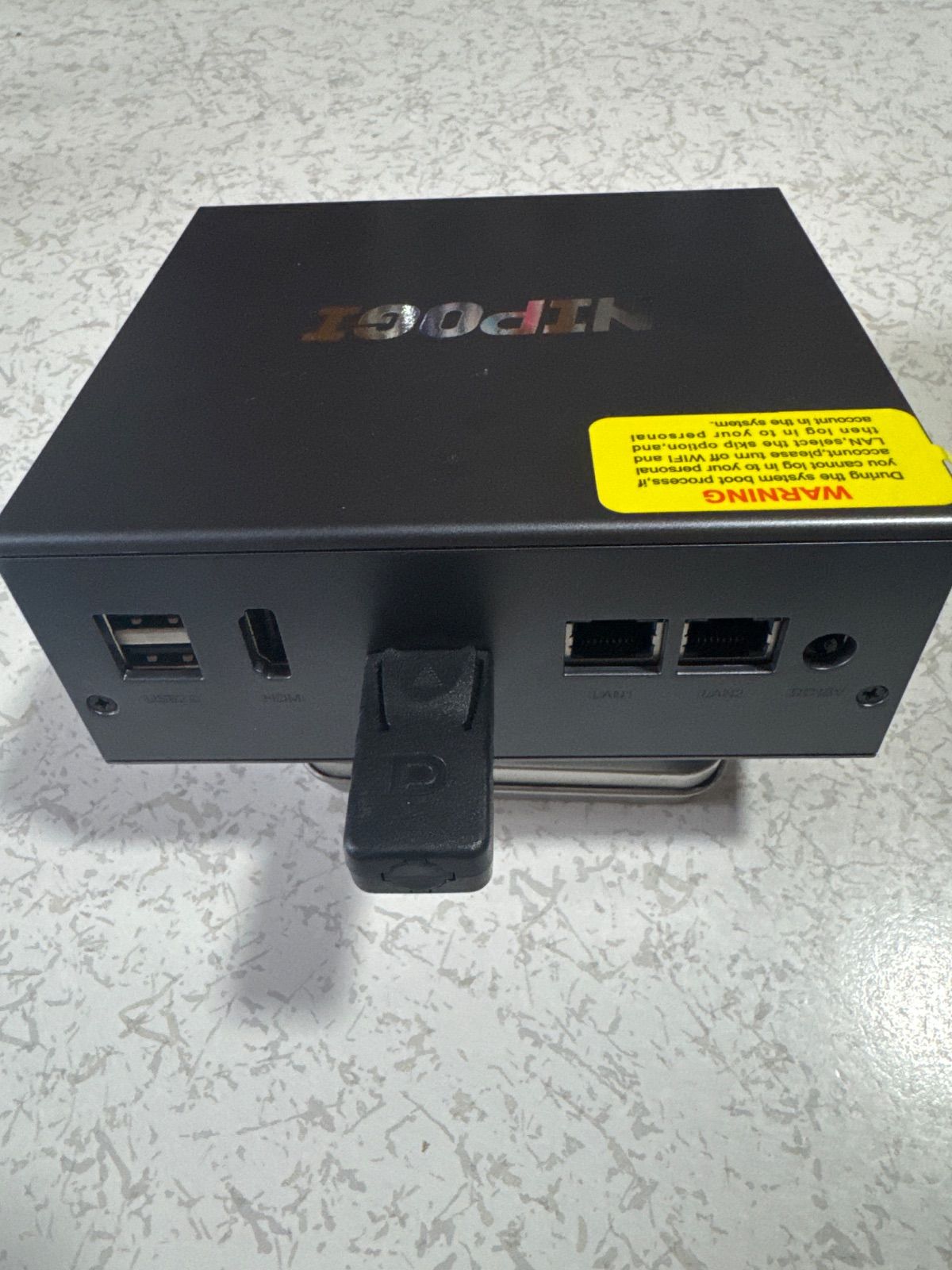 コンパクトなデザインのNIPOGIミニPC