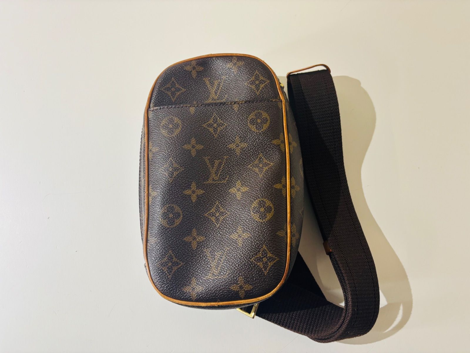 LOUIS VUITTON ルイ・ヴィトン モノグラム ボディバック