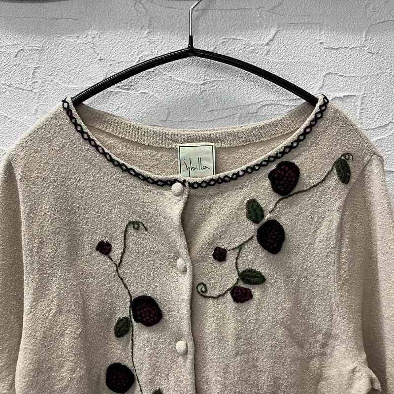 美品♡ シビラ 人気♡ 花柄刺繍♡ サラり素材 カーディガン ベージュ ガーデンフラワー刺繍カーディガン | Sybilla (Women)/シビラ