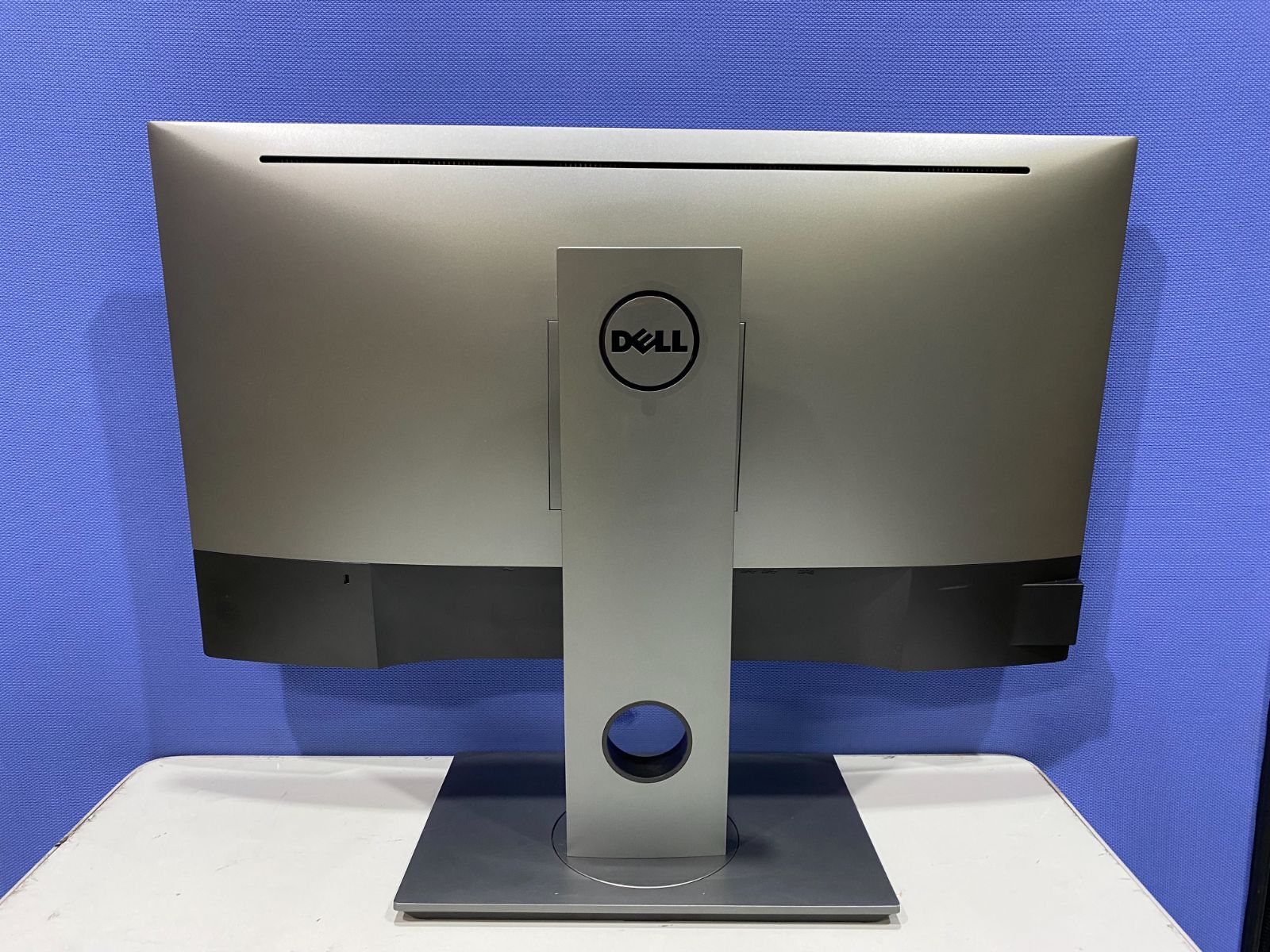 Dell U2718Q 27インチ 4K対応 液晶ディスプレイ 超広視野角&フレームレス/4K/IPS 非光沢/HDR10対応 アンチグレア 高さ調整  回転機能付【中古1】 - メルカリ