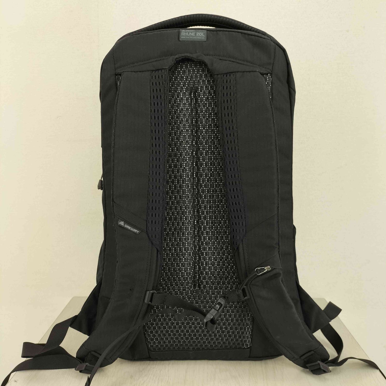 極美品 現行 GREGORY バックパック RHUNE 20 カーボンブラック 極美品 現行 GREGORY バックパック RHUNE 20 カーボンブラック
