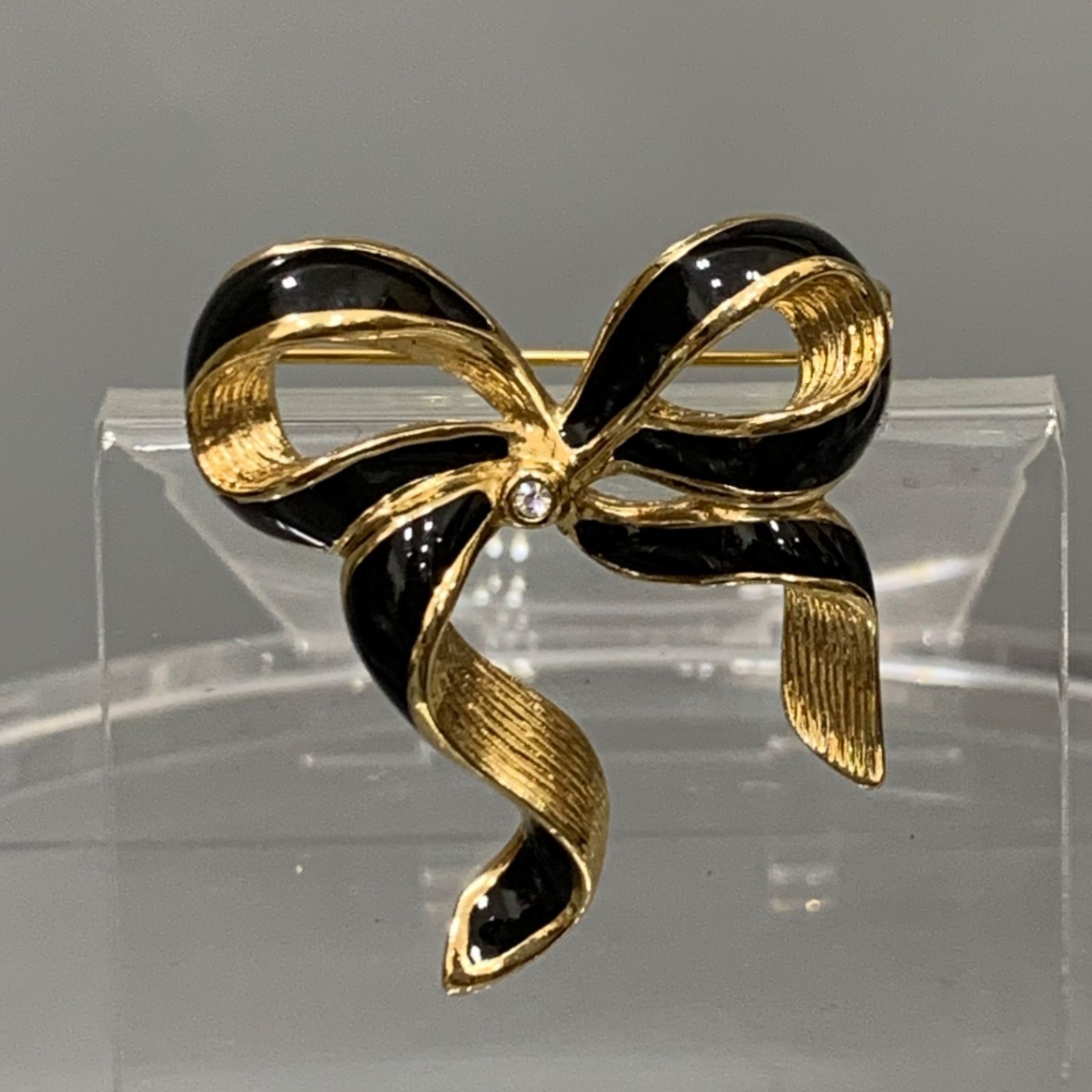 クリスチャンディオール Christian Diorブローチリボン 美品✨Dior クリスチャン ディオール ブローチ リボン ライン