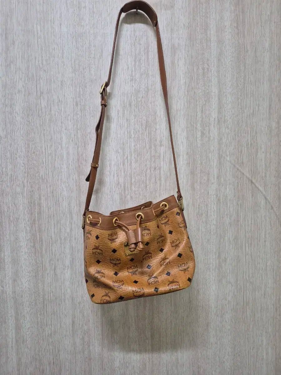 MCM ヴィセトス 巾着 クロスバッグ DECORATOM_COM_BR