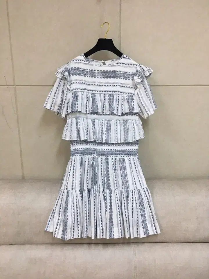 LUCKY CHOUETTE ラッキーシュエトゥ　ワンピース　セーラー　プリーツ LUCKY CHOUETTE(ラッキーシュエトゥ) セーラー ワンピースカラ