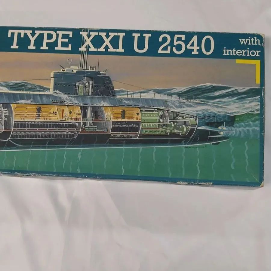 レベル　1/144　ドイツ潜水艦　TYPE　ⅩⅩⅠ　U2540