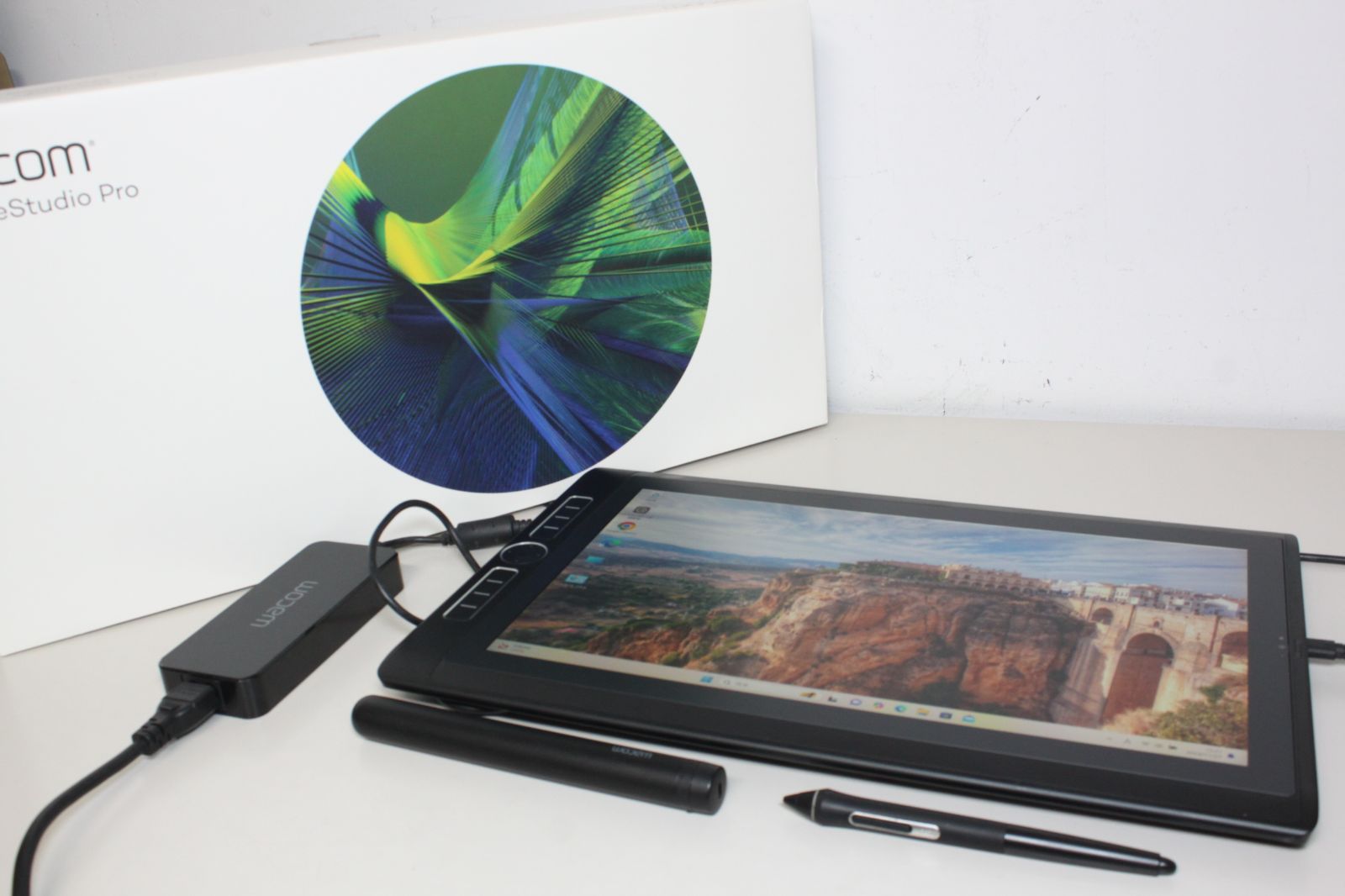 Wacom|MobileStudio Pro 16|DTH-W1620|Core i5|256GB|メモリ8GB ④