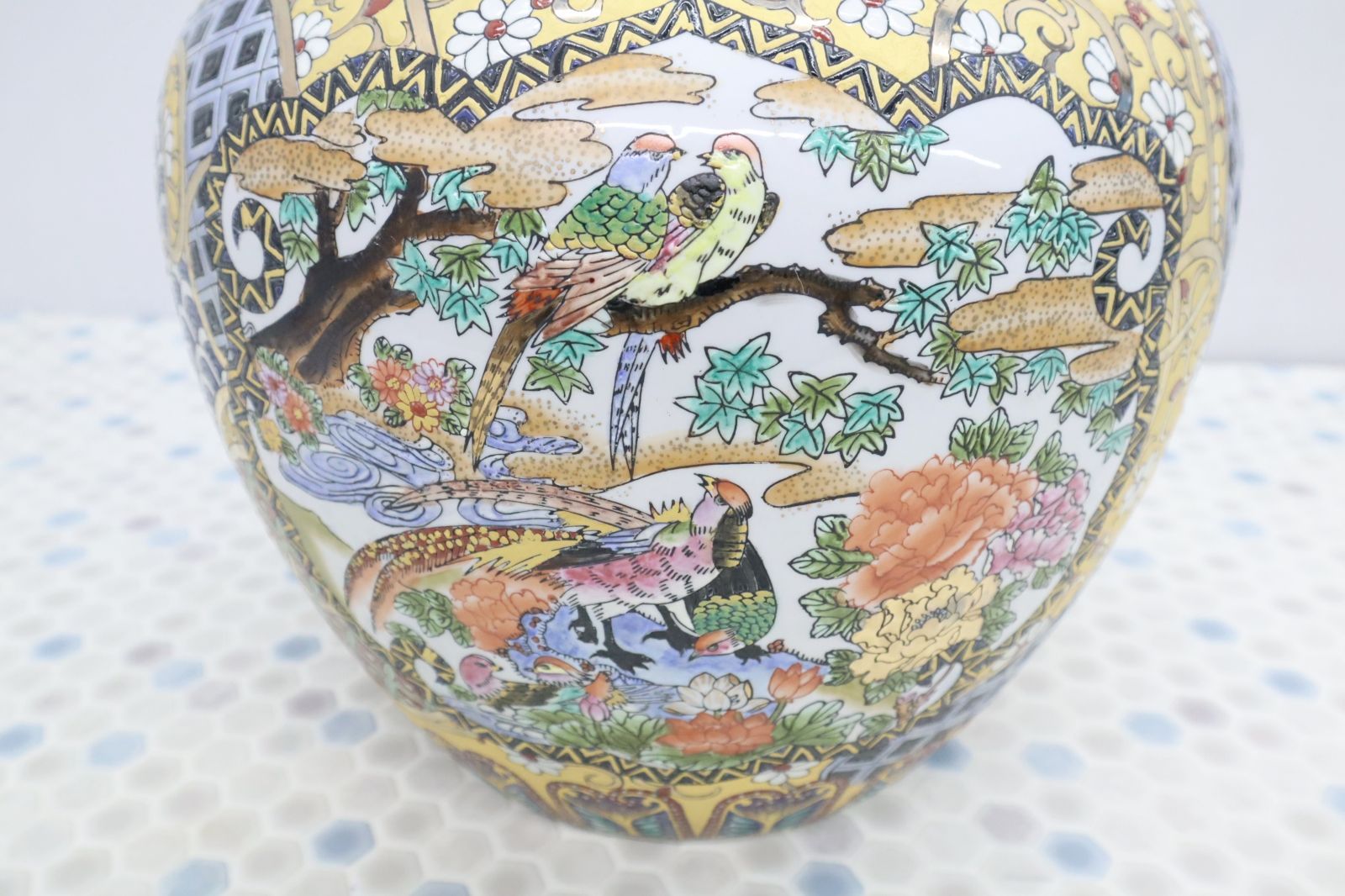 △ 骨董 古美術｜有田焼 吉國作 色絵金彩｜ 大壺 細密色絵｜花器