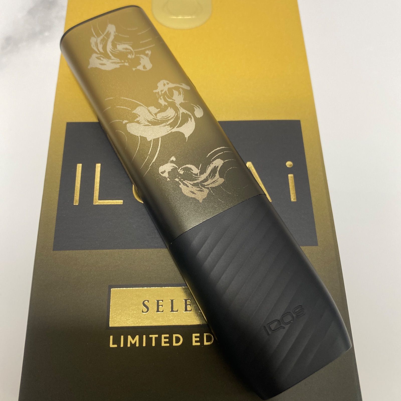 金魚 波紋 加工 iQOS ILUMA i ONE アイコス イルマ i ワン セレッティ ゴールド ブラック 金 黒 水墨画 和柄 和彫り 色 オリジナル カスタム WWW_NOITHATQUANGTHANH_NET
