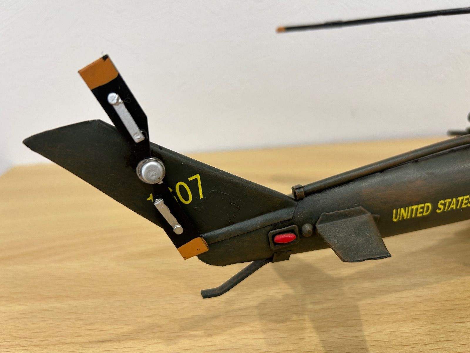 AH-1 コブラ ブリキ製ヘリコプター アメリカン