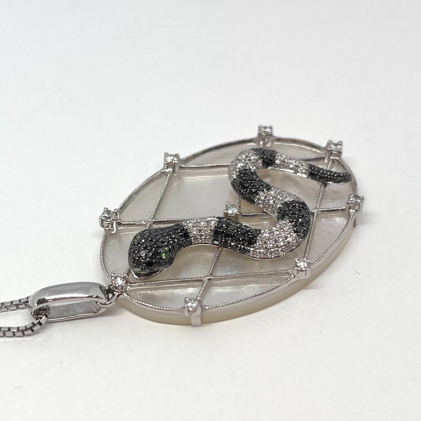 新品 ペンダントトップ ヘビ 18金 ホワイトゴールド ダイヤモンド 