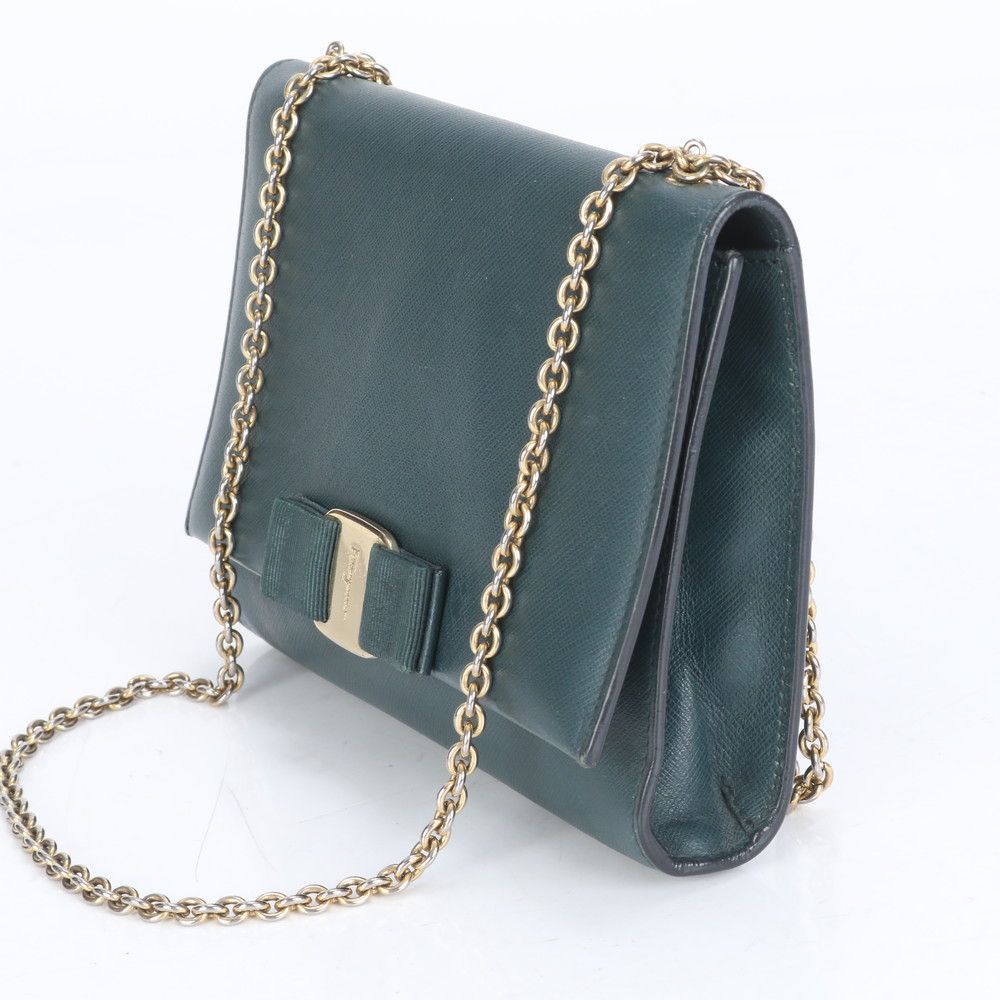 美品 サルヴァトーレフェラガモ ヴァラ リボン レザー チェーン  