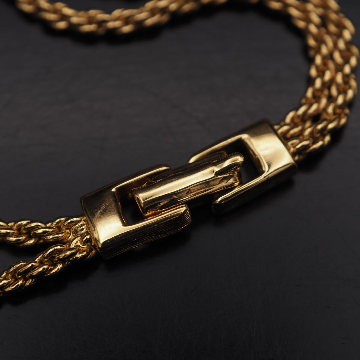 新品未使用　ジバンシー　ブレスレット　ゴールド　ストーン　ロゴ GIVENCHY - GIVENCHY ジバンシィ ゴールド ブレスレットの通販