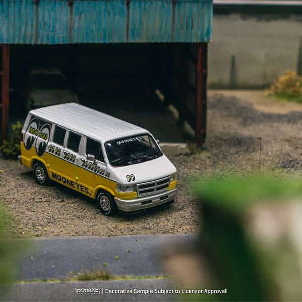 MOONEYES - 1:64 MOONEYES Dodge Van 【ムーンアイズ】ミニカー 1:64 Dodge Van -- Mooneyes Moon Equipped Yellow/White
