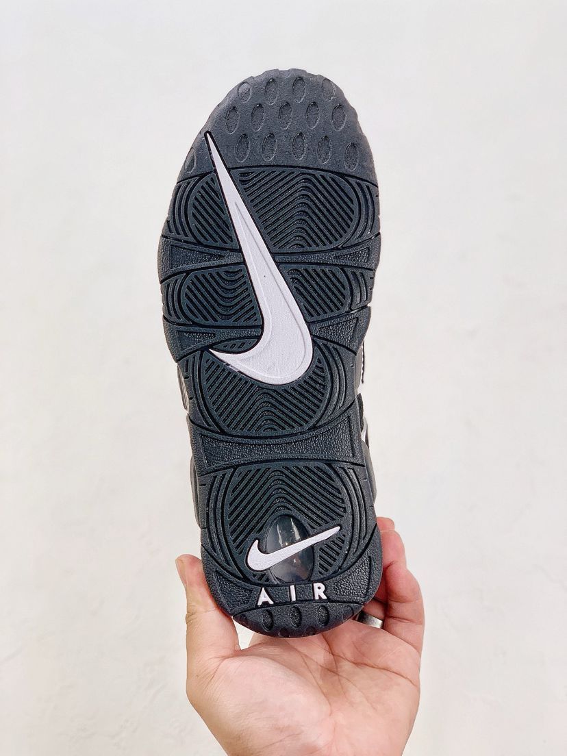 ★新品 未使用 NIKE エア モアアップテンポ