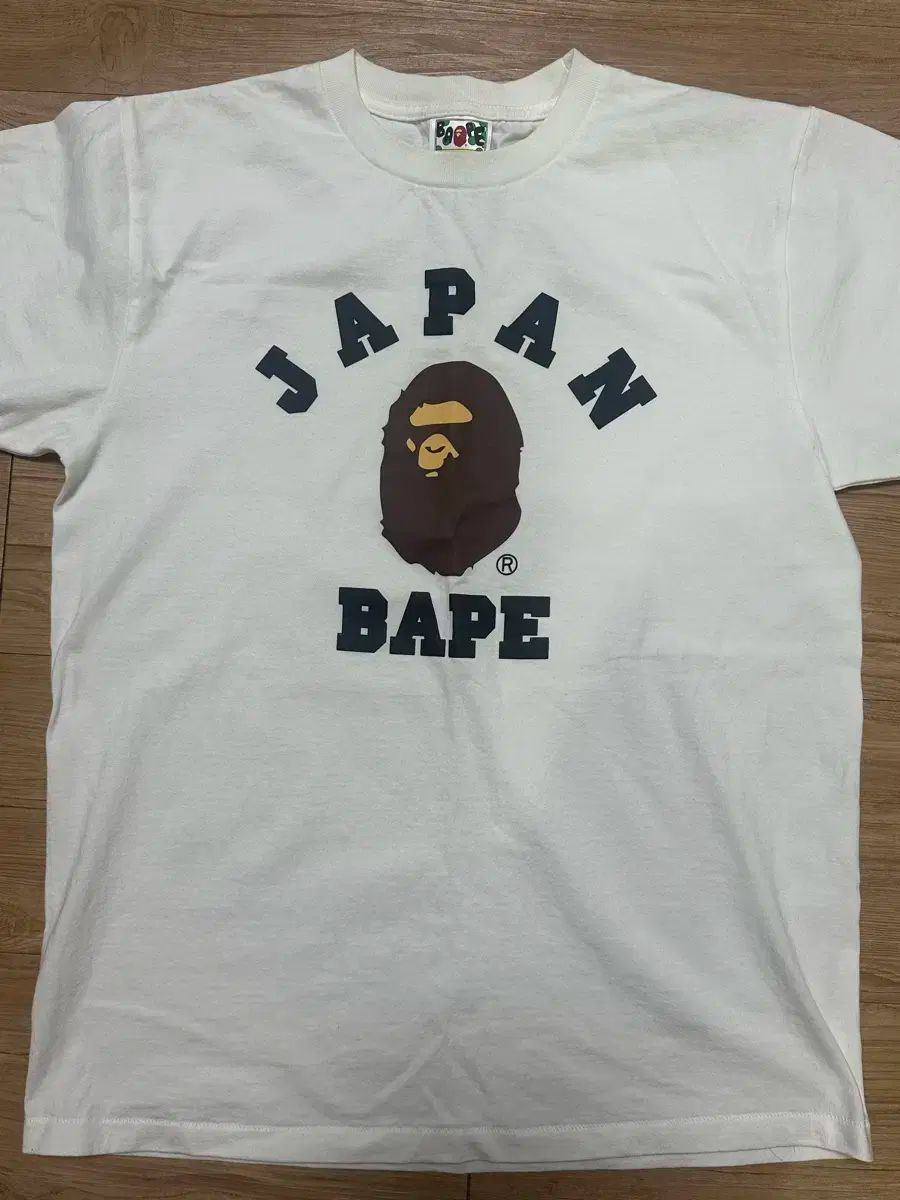 A BATHING APE アベイシングエイプ 半袖 M サイズ ベイプ 日本 カレッジ シティー Tシャツ