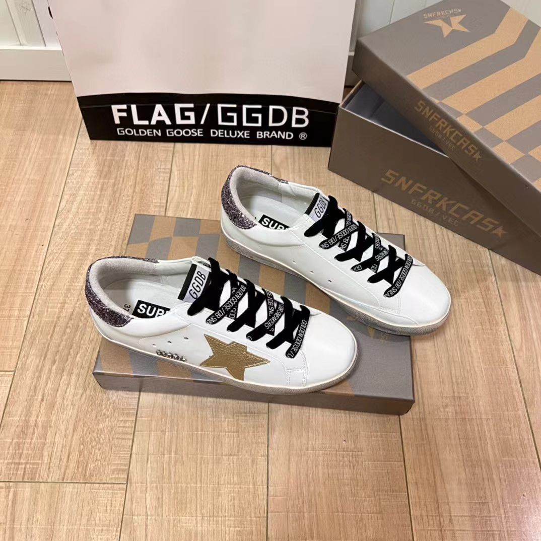 新品 ！未使用 GOLDEN GOOSE ゴールデングース スニーカー - メルカリ