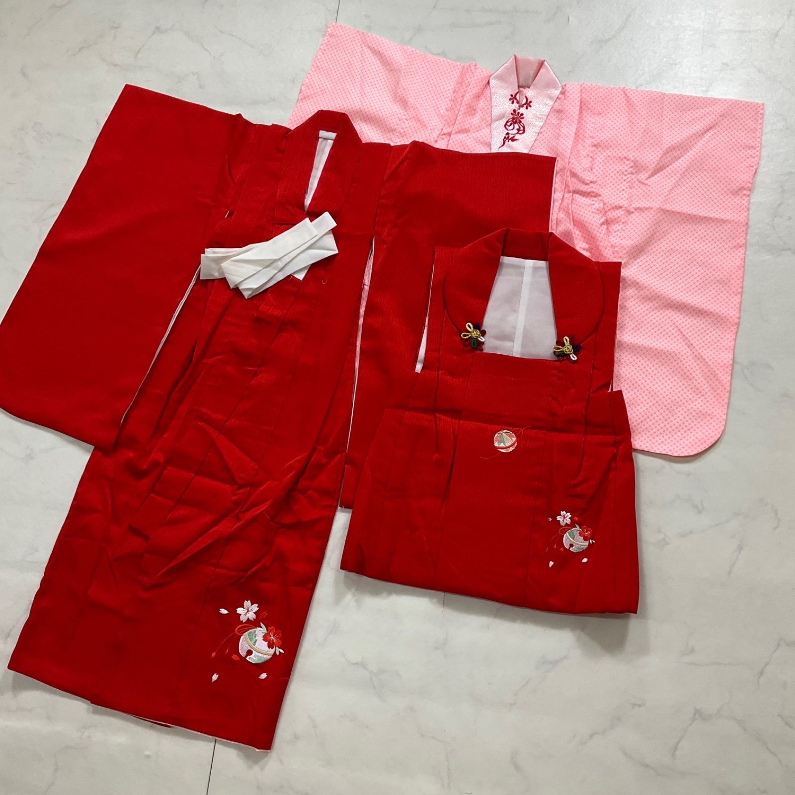 ◆kimono+one◆3歳くらい用◆美品◆子供着物◆刺繍仕上げ◆伊達襟◆袷◆被布襦袢セット◆七五三◆裄39肩丈90◆七五三お詣り◆女の子着物◆こどものひ◆お正月◆卒業式◆十三詣り◆G197