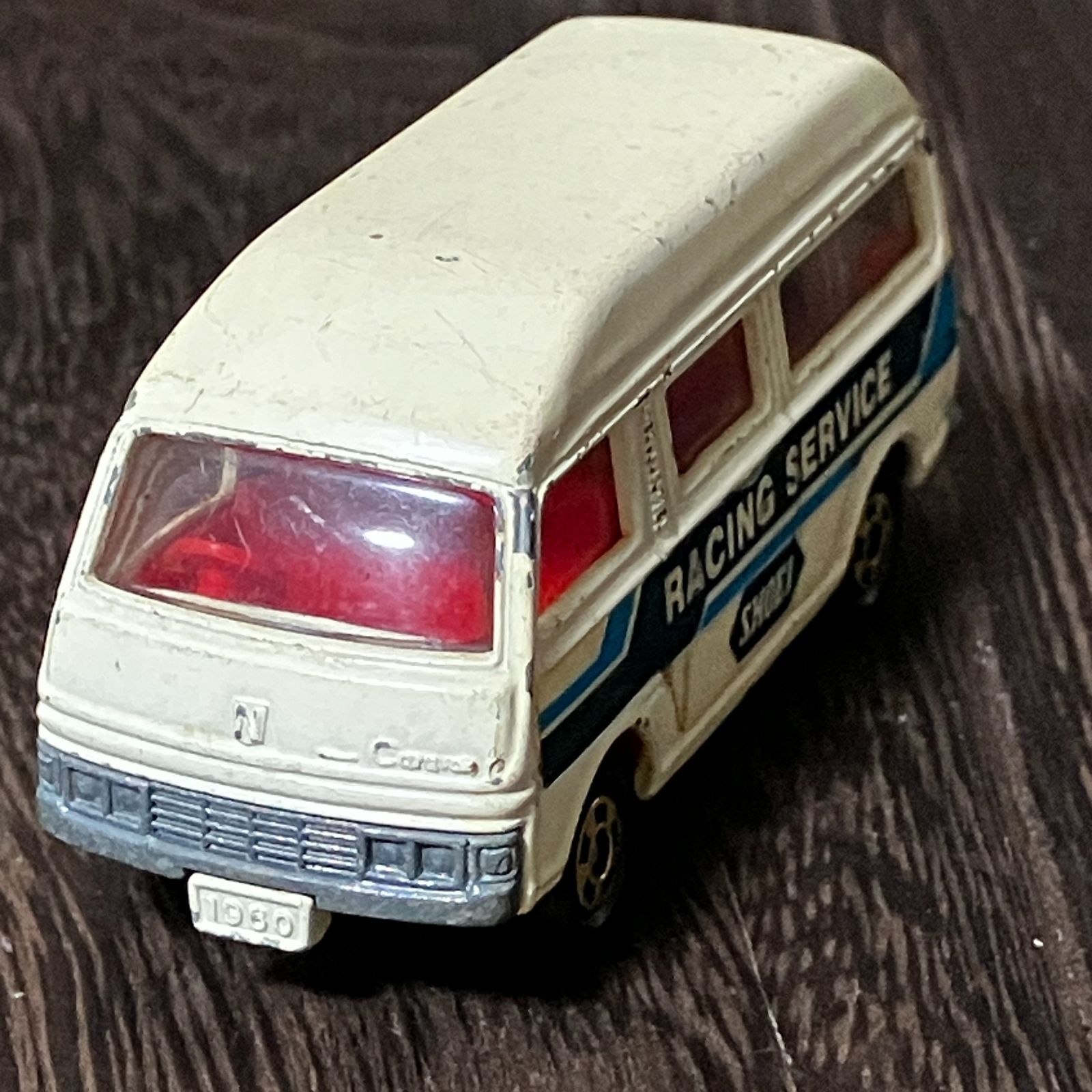 トミカ】赤色灯付けたら・・・「キャラバン救急車」 | 米子