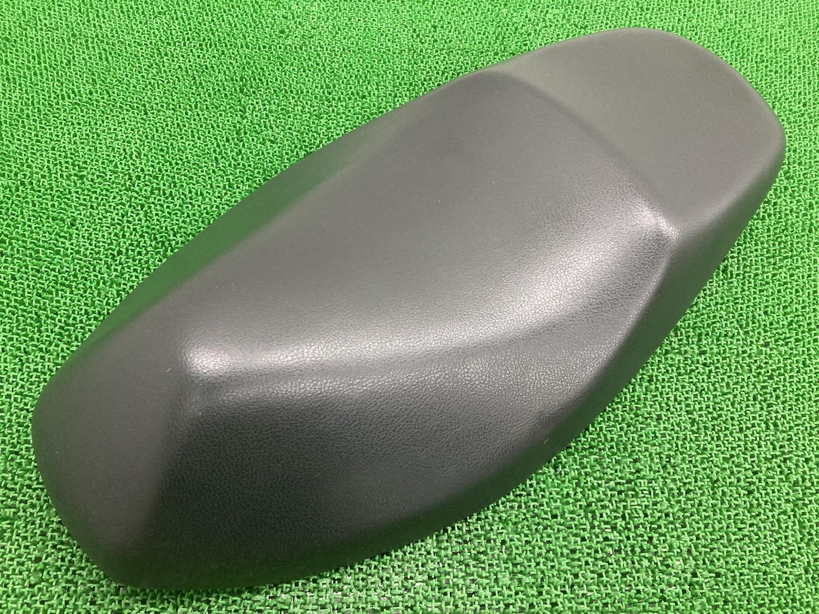 スウィッシュ125 シート 31K スズキ 純正 中古 バイク 部品 DV12B SWISH 修復素材や張り替えベースに 品薄 希少品 車検 Genuine