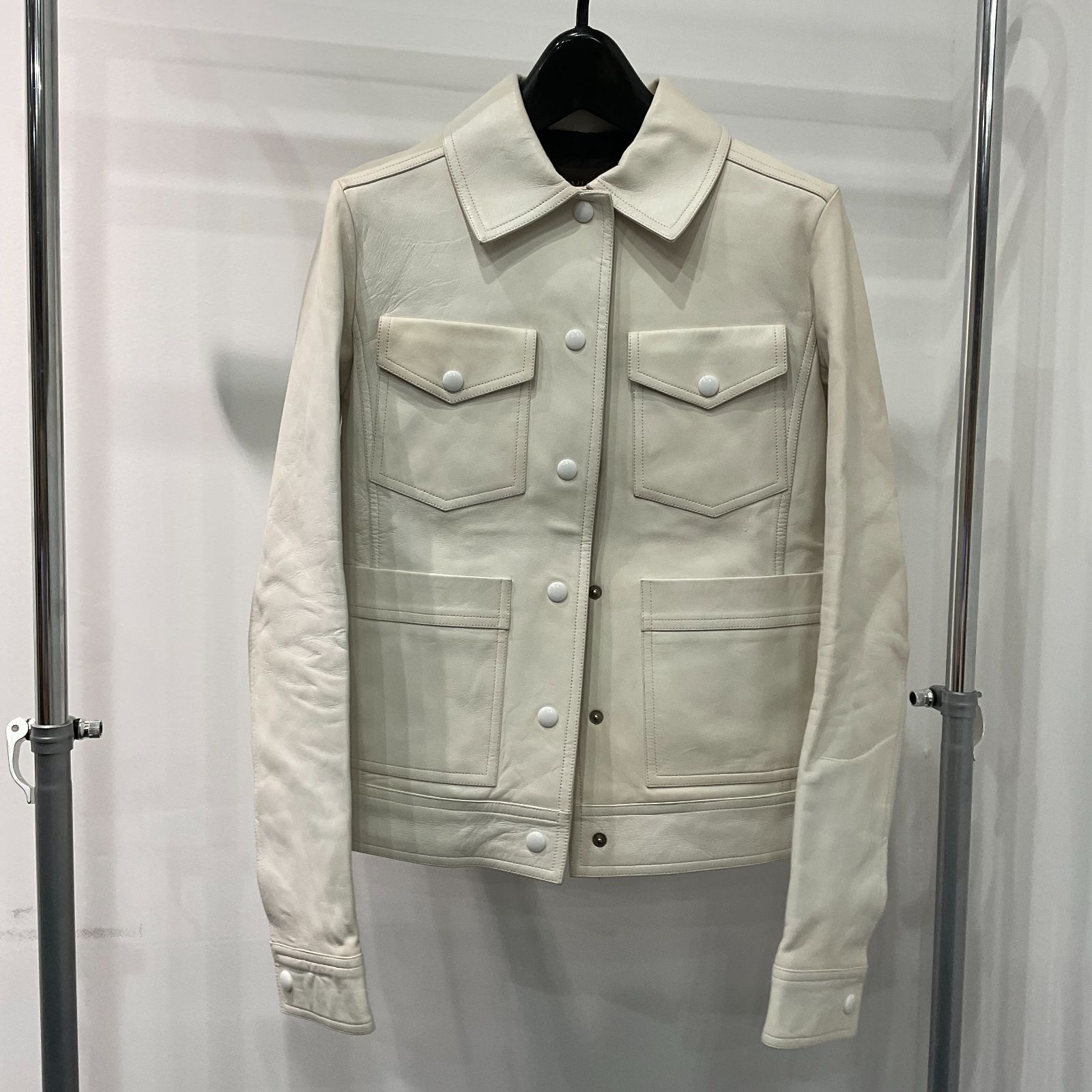 ルイヴィトン アウター ラム レザー ジャケット ブルゾン 白 ＃34 D25034370