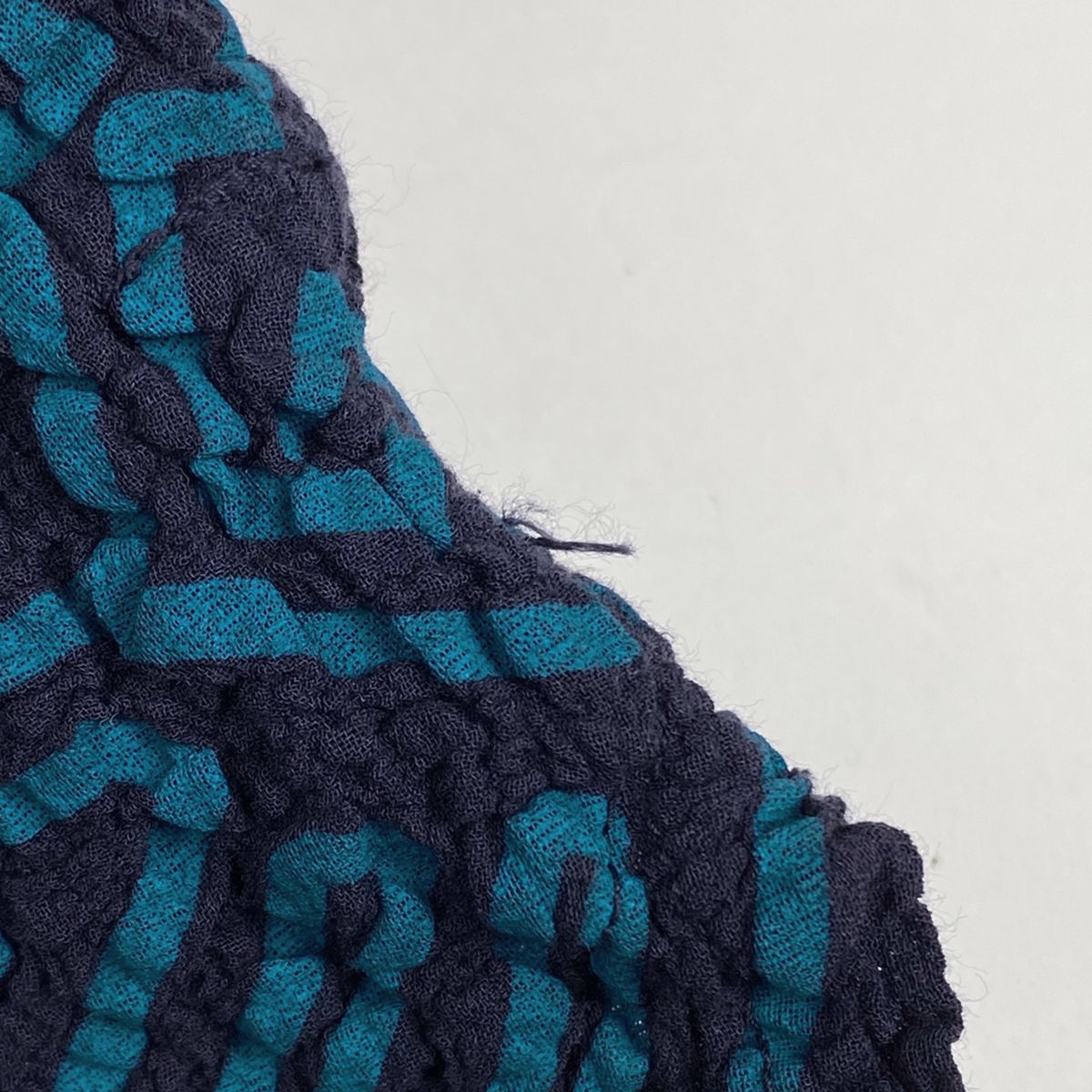 イッセイミヤケ ISSEY MIYAKE 総柄 七分袖シャツ しぼり プリーツ トップス 半袖シャツ 綿 ポリウレタン ネイビー ブルー レディース 中古 イッセイミヤケ ISSEY MIYAKE 総柄 七分袖シャツ しぼり