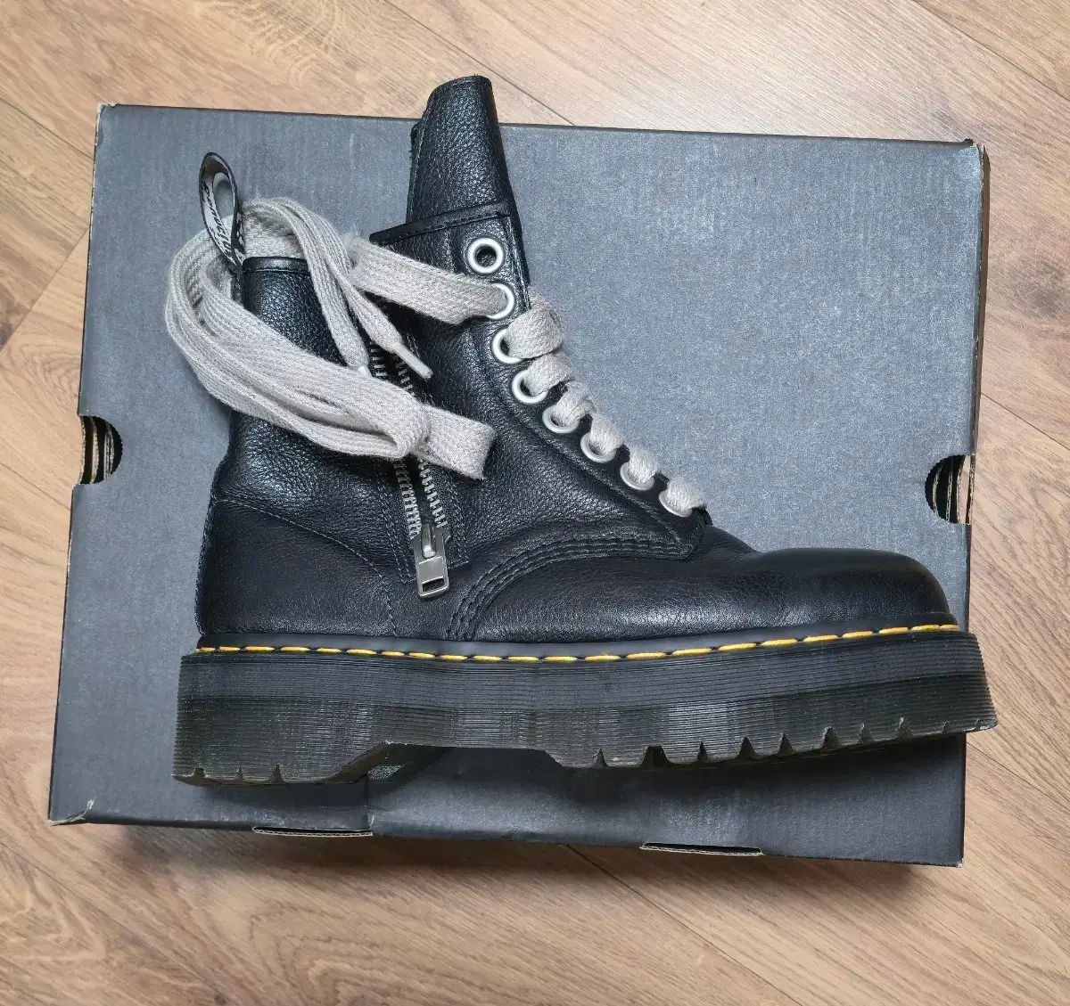 マッツ・ミケルセン 直筆サイン付 iPad Pro 11インチ 128 第2世代