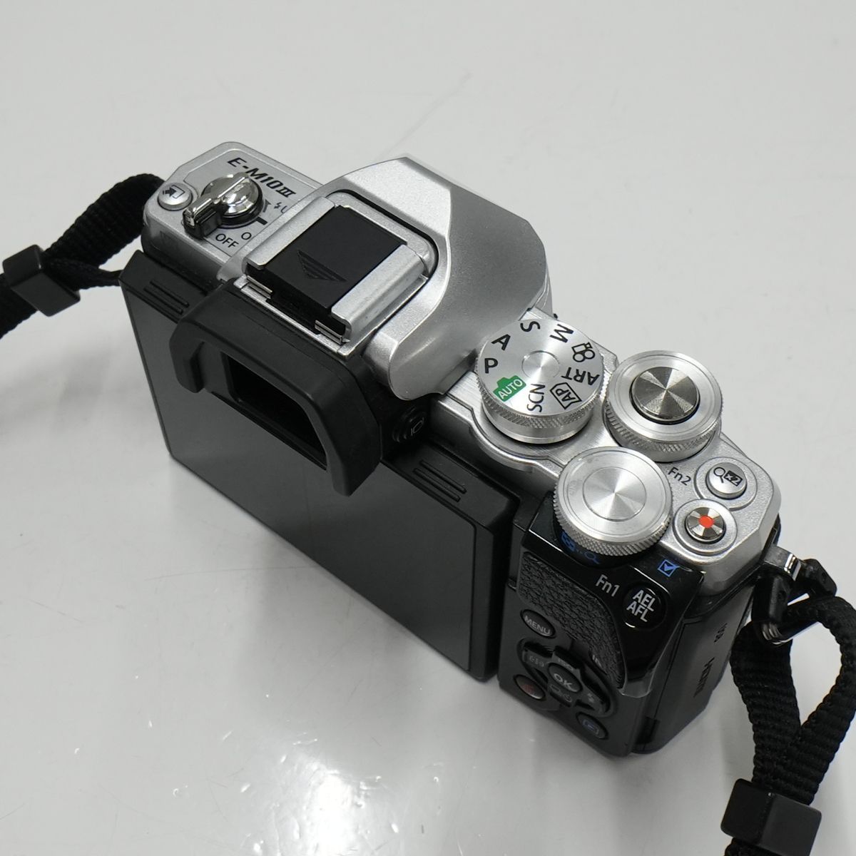 OLYMPUS OM-D E-M10 Mark III USED美品 カメラ ミラーレス一眼 本体+