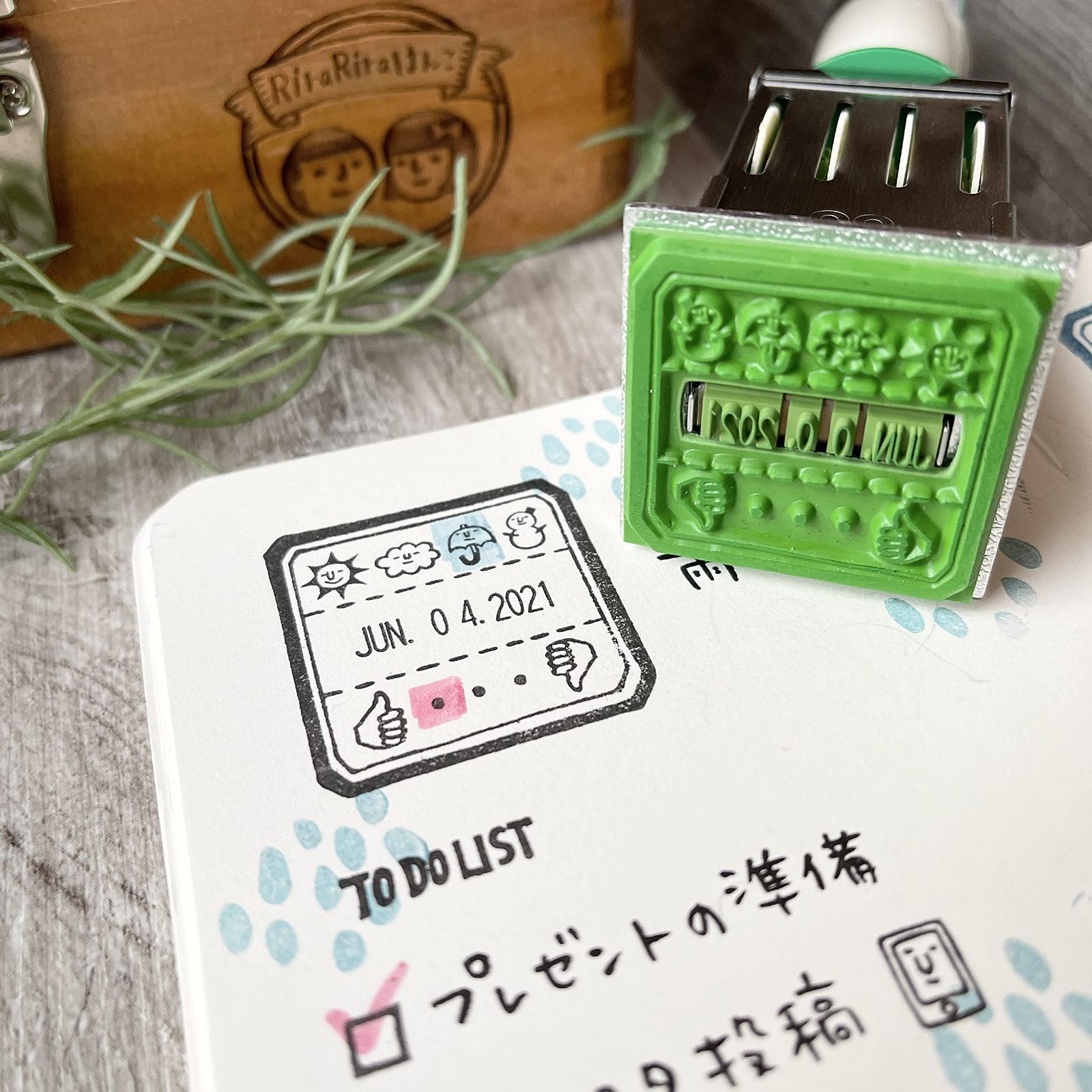 GGミニスニーカー型キーホルダー ブラウンベージュ GGミニスニーカー型